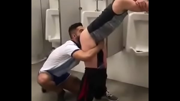 cruising en baño publico