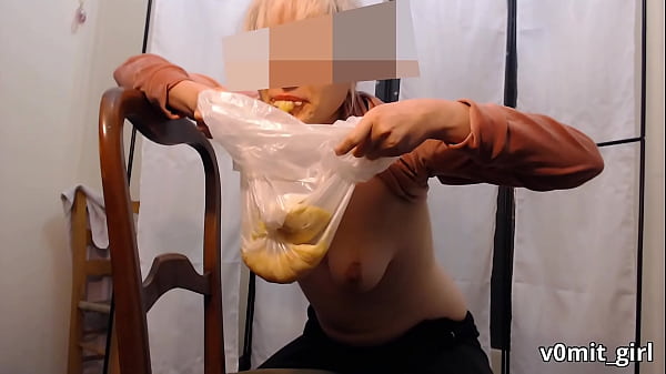 lieseltaffy – petite girl pukes her insides out